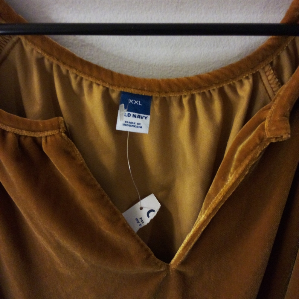 Old Navy, Women's, Quarter Sleeve, V-Neck Shirt, Size (XXL) - Picture 3 of 6
